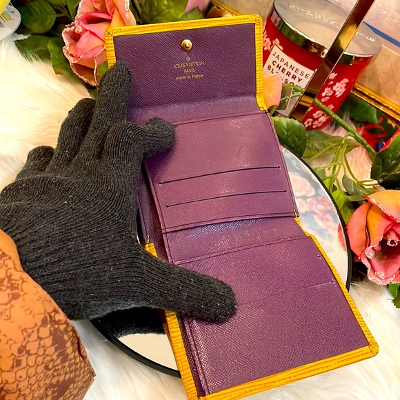 Louis Vuitton Yellow Epi Wallet - Picture 10 of 12